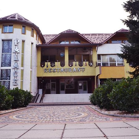 Dubove Golden Palace מראה חיצוני תמונה