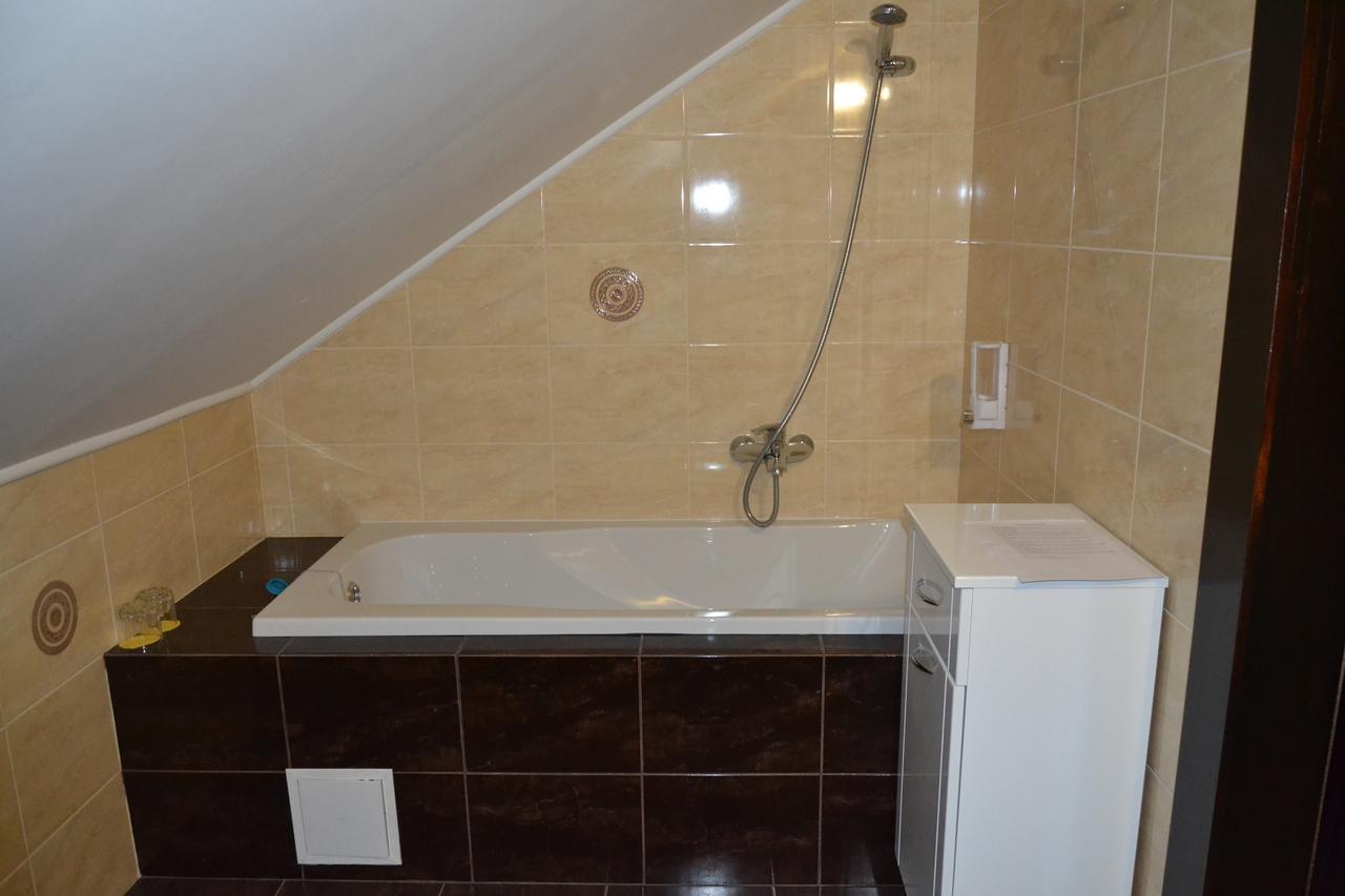 Dubove Golden Palace חדר תמונה