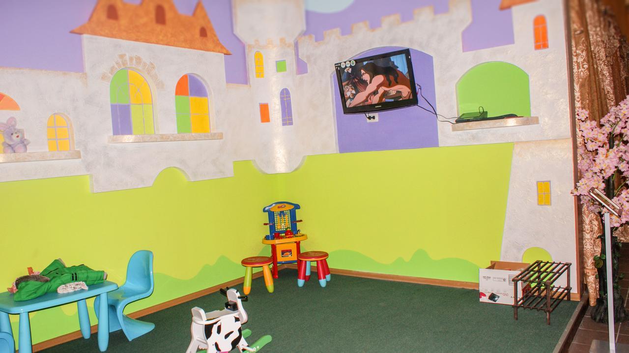 Dubove Golden Palace מראה חיצוני תמונה