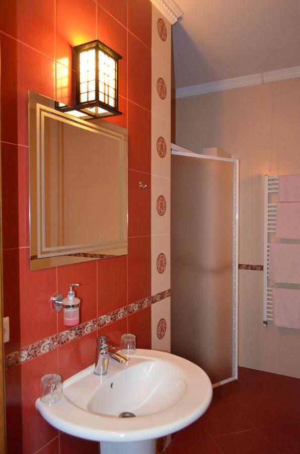 Dubove Golden Palace מראה חיצוני תמונה